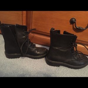Mudd combat boots. Size 6.